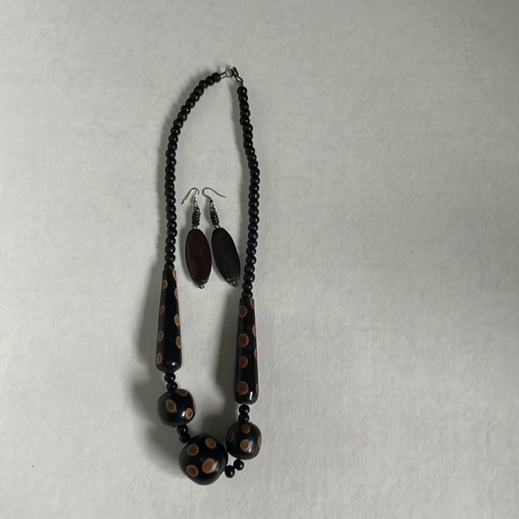 Wooden Big Beads Necklace - Picture 9 of 13